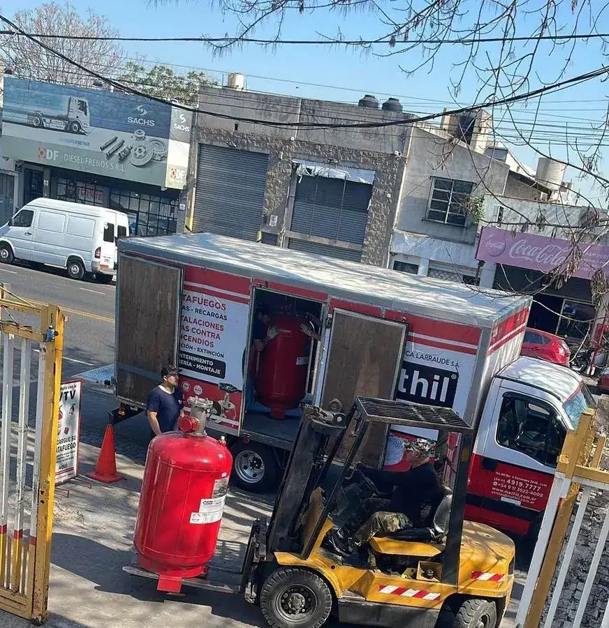 Izaje de cilindro de gas en planta MATHIL